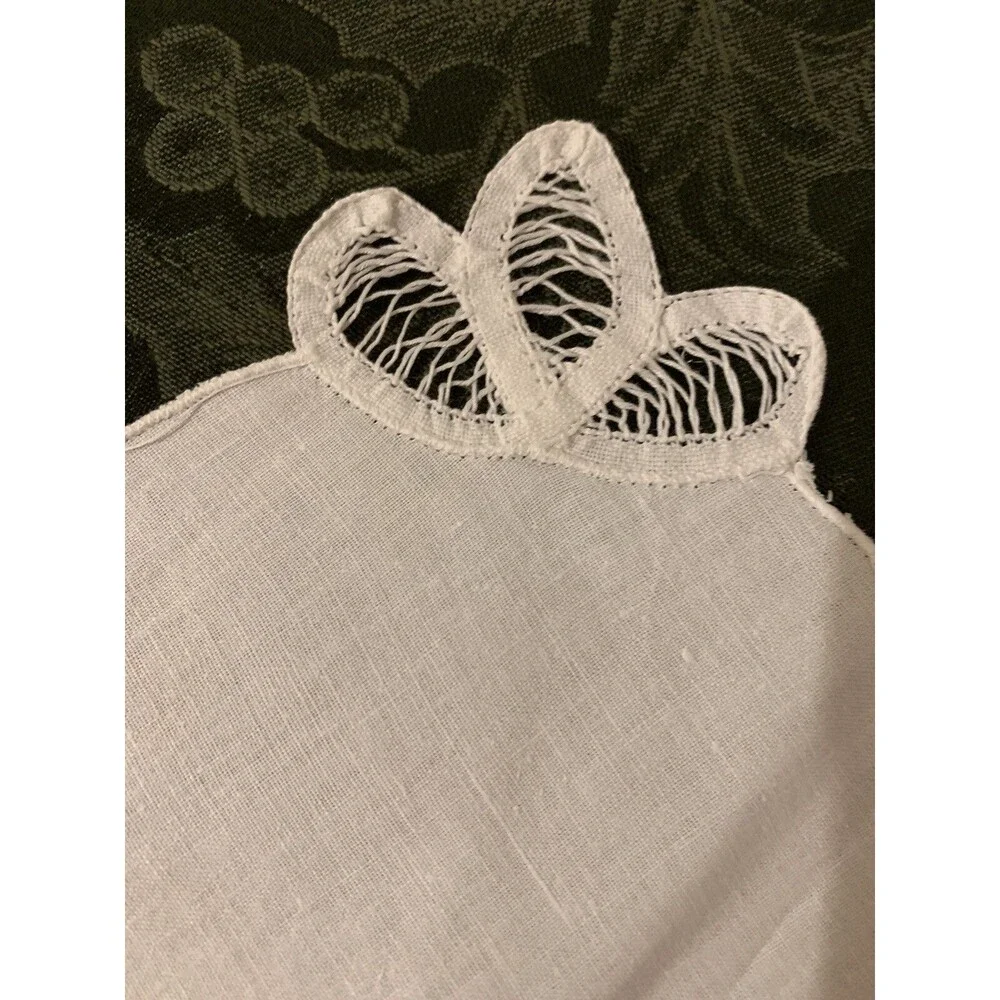 4 Snow White Linen Cotton Napkins Lace Corner